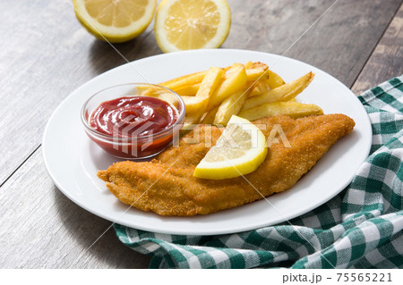 Wiener schnitzel with fried potatoes Wiener schnitzel with fried potatoes 75565221