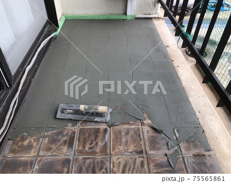 防水工事の下地処理 75565861