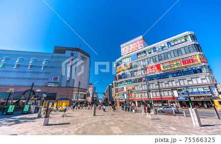 日本の神奈川都市景観　本厚木駅前などを望む（借りて住みたい街第1位にランクイン…） 75566325