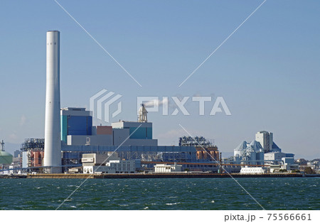 横浜磯子区の発電所のプラントの景色 横浜磯子区の発電所のプラントの景色 75566661