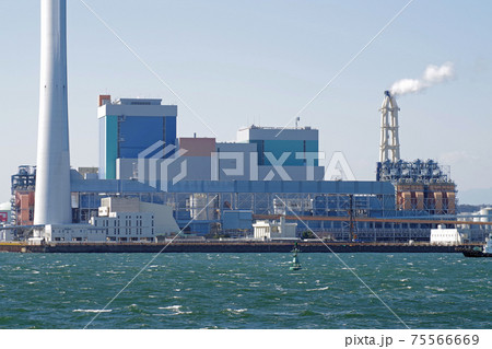 横浜磯子区の発電所のプラントの景色 横浜磯子区の発電所のプラントの景色 75566669