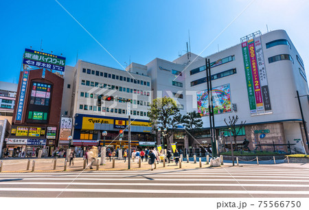 日本の神奈川都市景観　本厚木駅前などを望む（借りて住みたい街第1位にランクイン…） 75566750