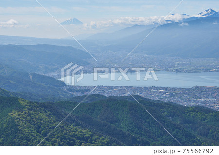 長野県　高ボッチ高原からの諏訪湖と富士山 75566792