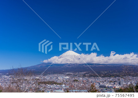 （静岡県）富士宮の白尾山（しらおさん）公園から望む富士山 75567495