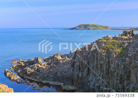 【福井県】晴天下の東尋坊 75569338