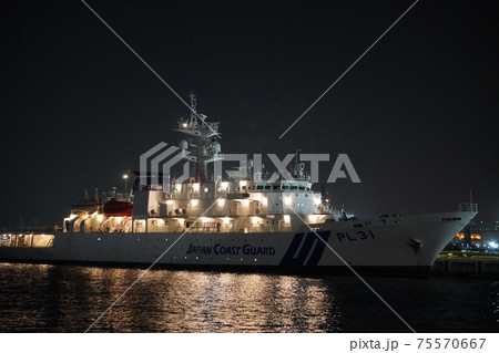 夜の海上保安庁の船艇 75570667