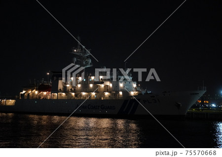 夜の海上保安庁の船艇 75570668