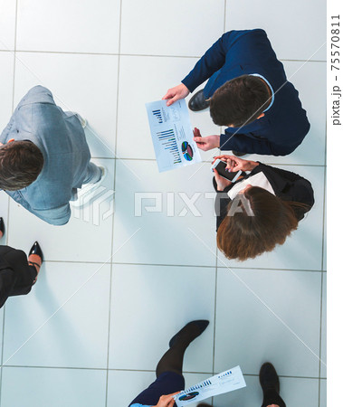 top view. group of employees discussing work issues. 75570811
