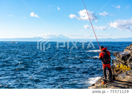 三崎港 富士山 城ヶ島 海 漁港 観光 旅行 漁船 三浦半島 ドライブ デート 釣り 磯釣り 磯の写真素材
