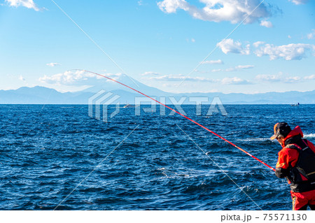 三崎港 富士山 城ヶ島 海 漁港 観光 旅行 漁船 三浦半島 ドライブ デート 釣り 磯釣り 磯の写真素材