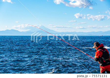 三崎港 富士山 城ヶ島 海 漁港 観光 旅行 漁船 三浦半島 ドライブ デート 釣り 磯釣り 磯の写真素材