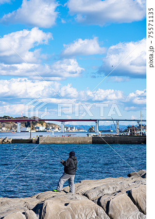 三崎港 富士山 城ヶ島 海 漁港 観光 旅行 漁船 三浦半島 ドライブ デート 釣り 磯釣り 磯の写真素材