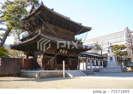 泉岳寺山門（東京都港区高輪） 75571695