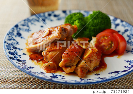 チキンのガーリックステーキ 75571924