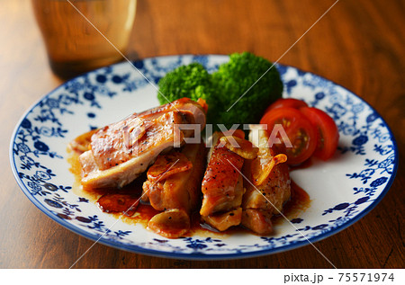 チキンのガーリックステーキ チキンのガーリックステーキ 75571974