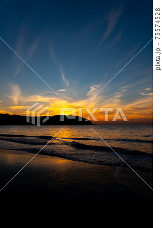 夏 千葉 白浜 空 海岸 浜 砂浜 ビーチ 海 波 南房総 雲 南房総市 桟橋 午後 夜の写真素材