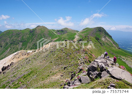 星生山山頂から天狗ヶ城・中岳・久住山方面を望む 75575744