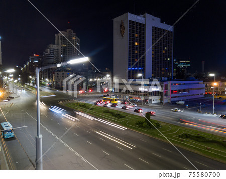 Street lantern against the background of a large avenue where cars move fast Street lantern against the background of a large avenue where cars move fast 75580700