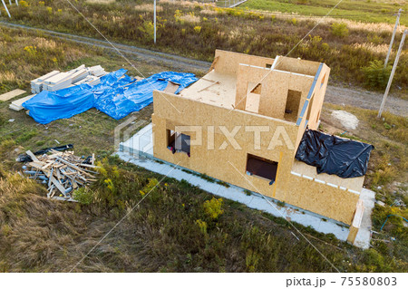 Construction of new and modern modular house. Walls made from composite wooden sip panels with styrofoam insulation inside. Building new frame of energy efficient home concept. 75580803