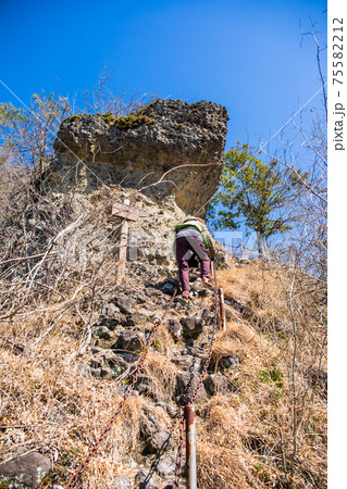 岩井堂砦の登山道(縦) 岩井堂砦の登山道(縦) 75582212