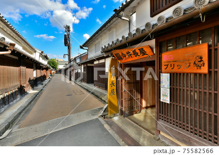 奈良　重要伝統的建造物群保存地区　今井町の町並み 75582566