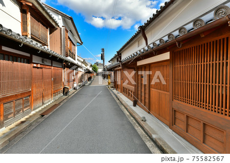 奈良　重要伝統的建造物群保存地区　今井町の町並み 75582567