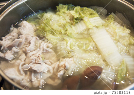 白菜と豚肉の鍋物 75583113