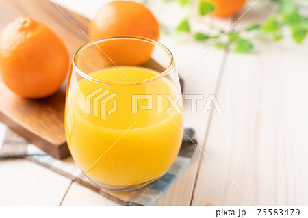 オレンジジュース 75583479