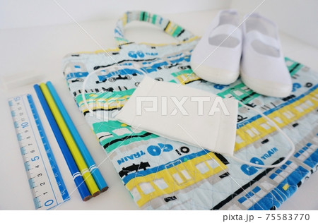 入園準備イメージ、入学準備イメージ　新しい生活様式ではマスクも準備 75583770