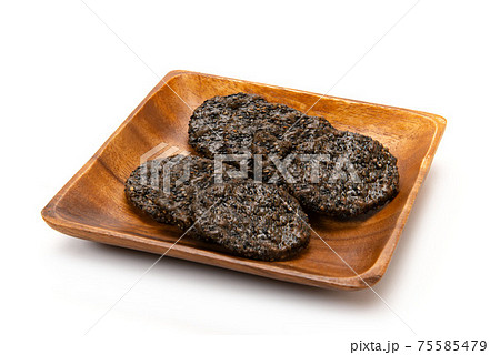 和菓子の黒胡麻せんべい 和菓子の黒胡麻せんべい 75585479