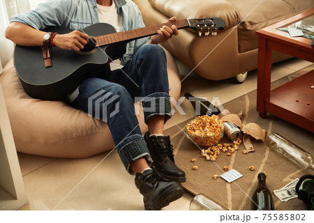 Man playing guitar at party 75585802