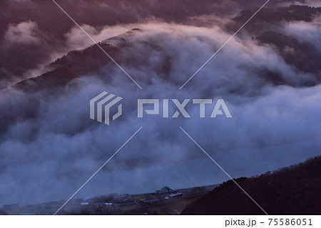 来日岳からの豊岡盆地の雲海 来日岳からの豊岡盆地の雲海 75586051