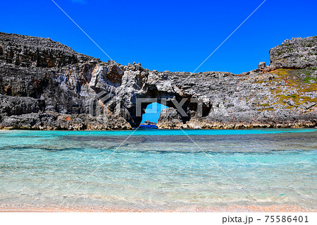 南島のビーチ 75586401
