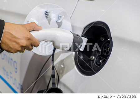 Hand of businessman who holding a rechargeable machine plug for charger battery 75587368