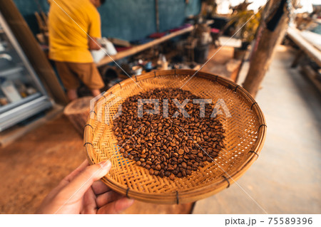 Home-made roasted coffee beans 75589396