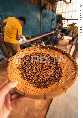 Home-made roasted coffee beans 75589397