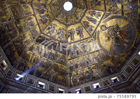 イタリアのフィレンツェのサン・ジョヴァンニ洗礼堂の天井 75589795