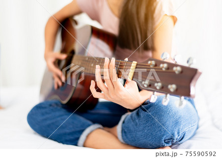 3,799 Hands Playing Guitar Stock Photos, High-Res Pictures, and Images -  Getty Images