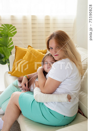 Child with broken arm and gypsum spend time at home with mother. Childhood illnesses, a positive outlook and recovery. Child with broken arm and gypsum spend time at home with mother. Childhood illnesses, a positive outlook and recovery. 75590828