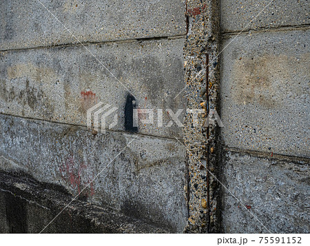 【コンクリート塀】街中にある建物劣化箇所 75591152