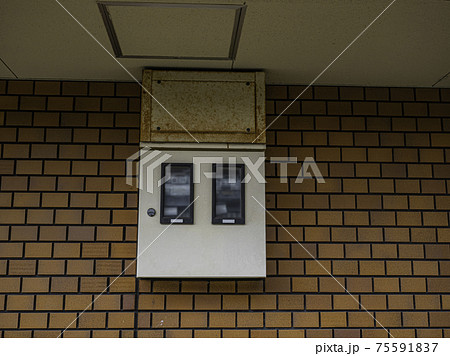 【電気メーター】街中にある建物劣化箇所 75591837