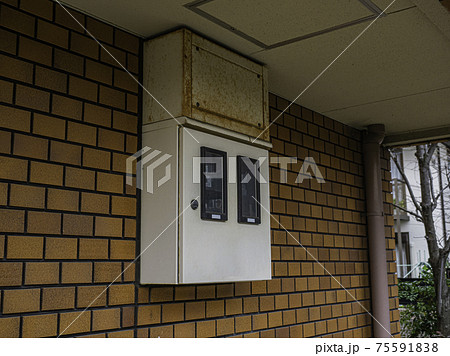 【電気メーター】街中にある建物劣化箇所 75591838