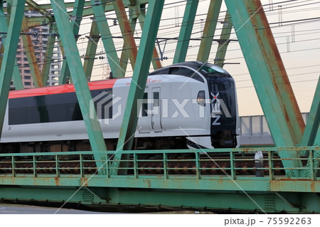 江戸川を通過する成田エクスプレス 75592263