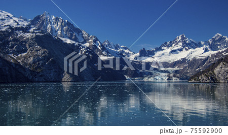 Approaching Glacier Bay 75592900