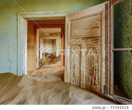Sand has invaded and taken over these rooms in Kolmanskoppe Sand has invaded and taken over these rooms in Kolmanskoppe 75593028