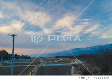 大町市社の夜明け 75594128