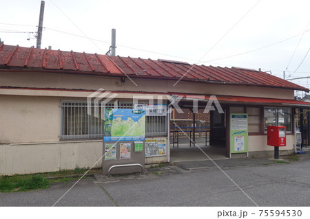 名鉄　西尾・蒲郡線　東幡豆駅舎内 75594530