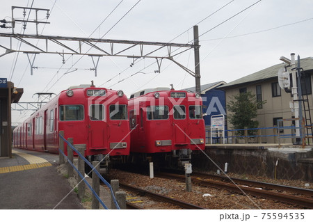 名鉄　西尾・蒲郡線　三河鳥羽駅　行き違いする車両 75594535