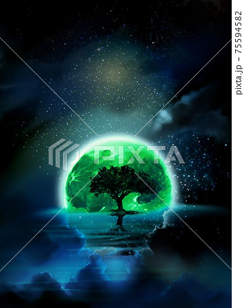 星空が海に反射し大きく輝く満月が海面に沈む前に聳え立つ木の不思議なシルエット 75594582
