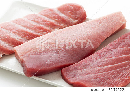 本マグロの刺し身三種 柵 本マグロの刺し身三種 柵 75595224